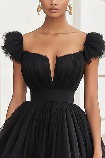 Robe de cocktail courte en tulle noir à manches courtes